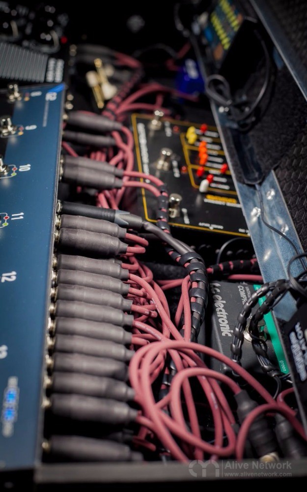 Custom Guitar Pedal Boards Review | Alive Network